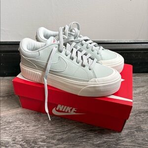 Nike Court Legacy Lift